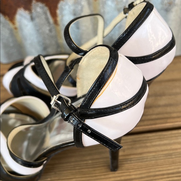 Deb's Black and White Platform Shoes, Womens size 8 - Picture 7 of 16